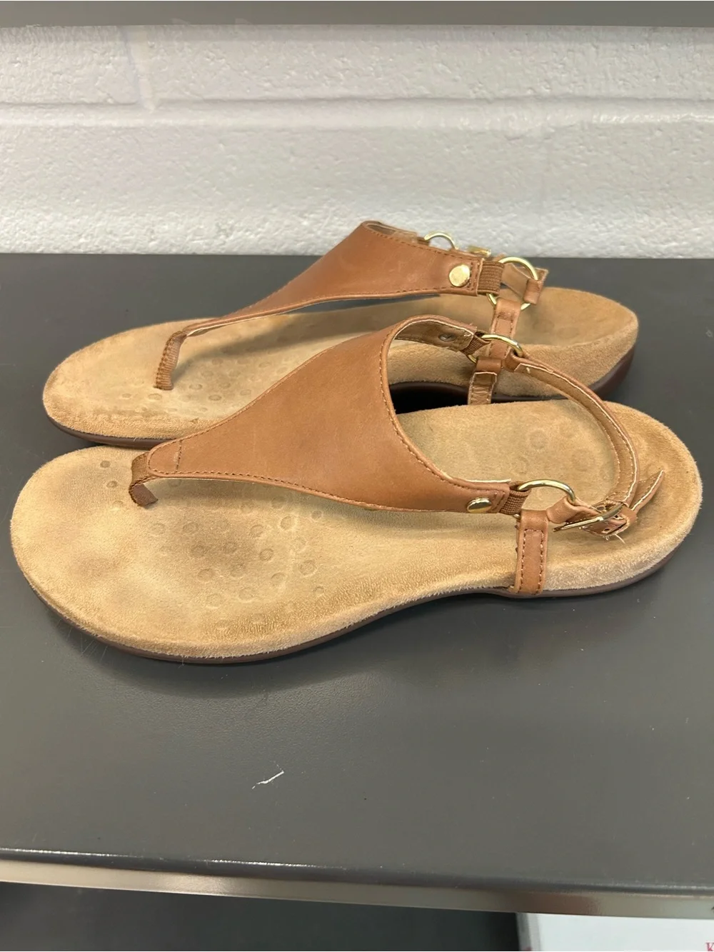 Vionic Kirra Brown Leather T-Strap Women's Sandals 7